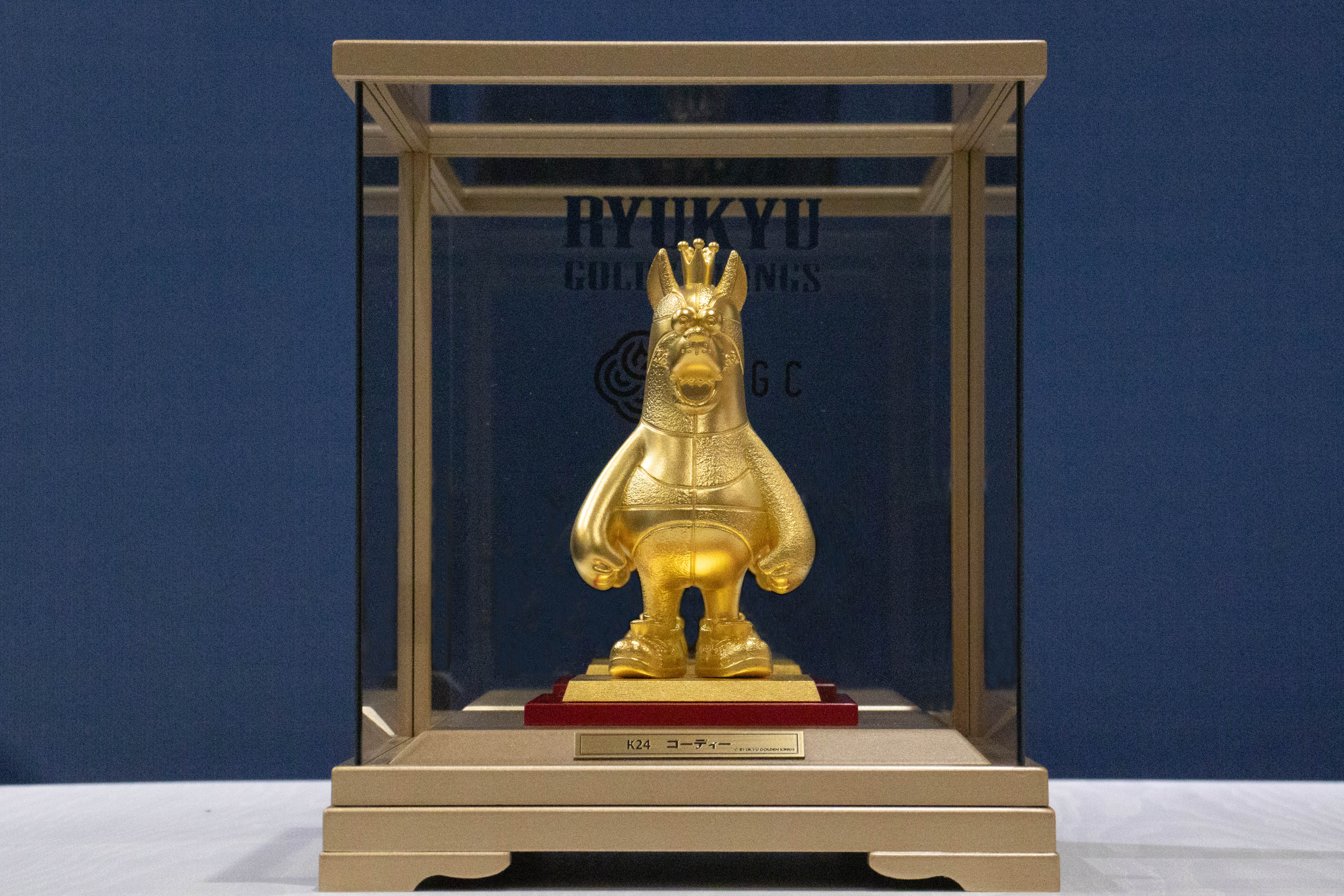 SGC×キングス ゴーディー等身大金箔像と純金ゴーディーを沖縄 SGC×キングス ゴーディー等身大金箔像と純金ゴーディーを沖縄
