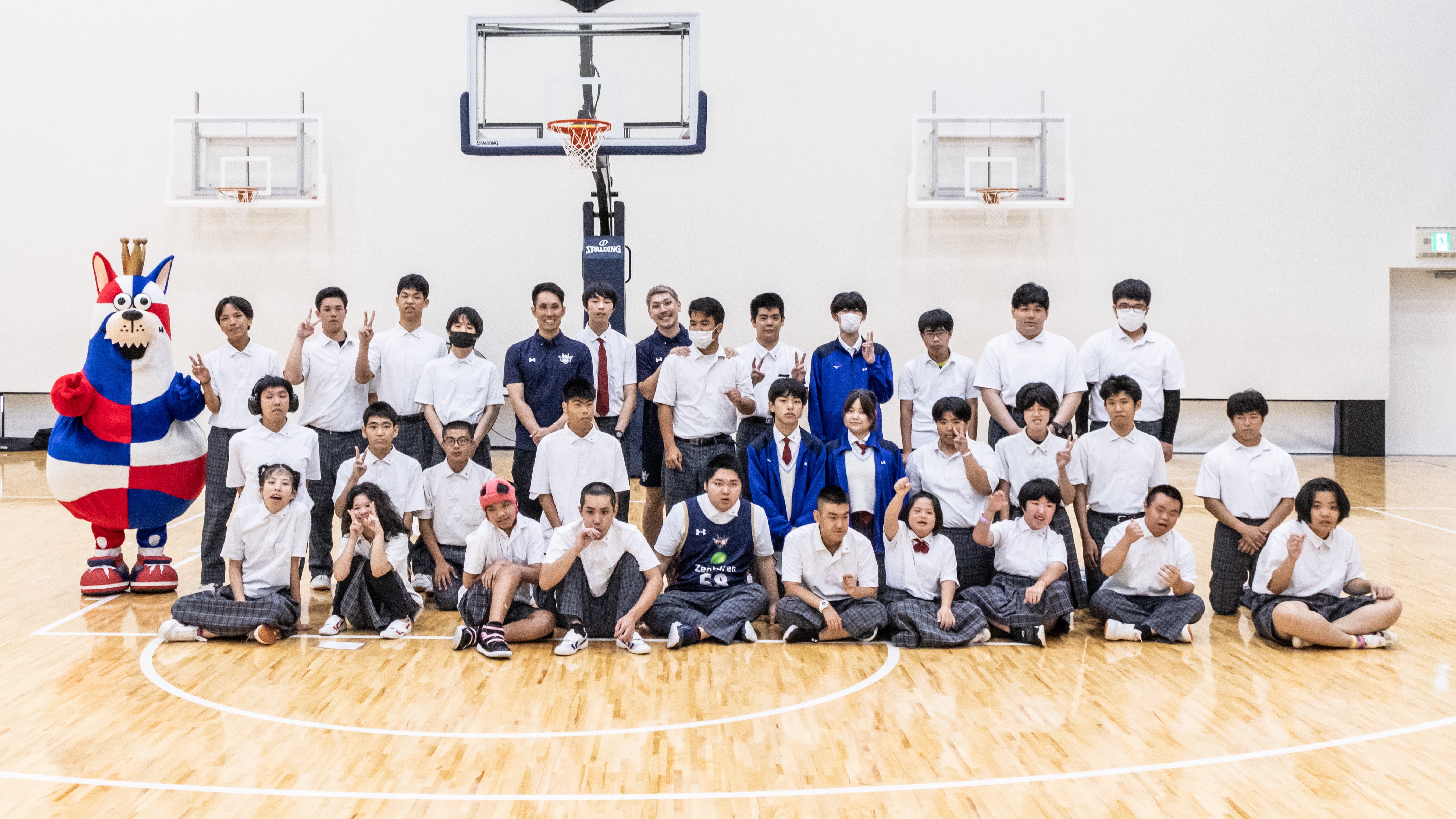 バスケ付き添い人 32 山内盛久選手 「沖縄県立美咲特別支援学校との交流活動」 参加のご