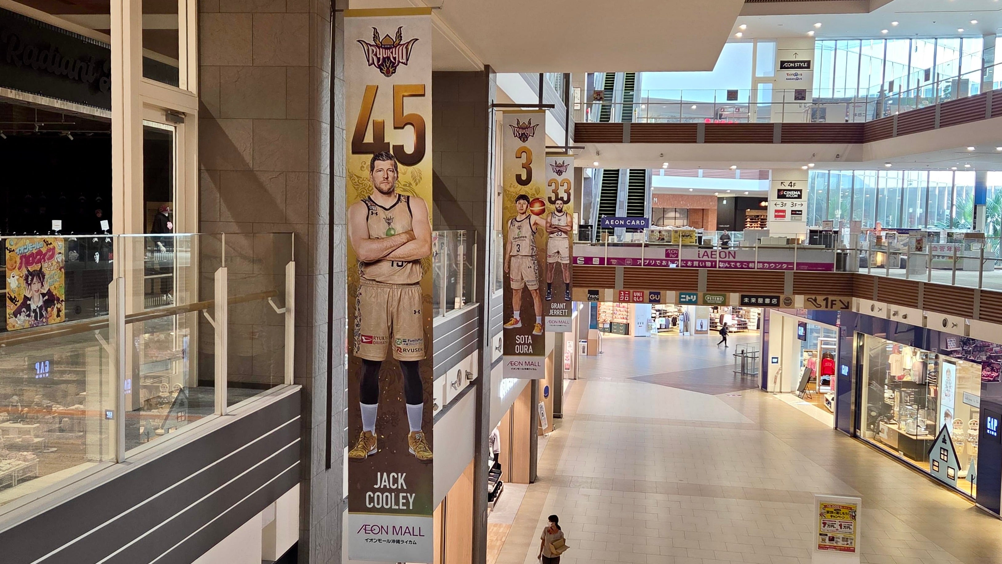 イオンモール沖縄ライカムにて2026-27 シーズンキングスコラボ装飾展示中
